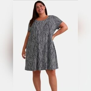 Terra & Sky Black And White Geometric Print Tee Dress 1X (6133)